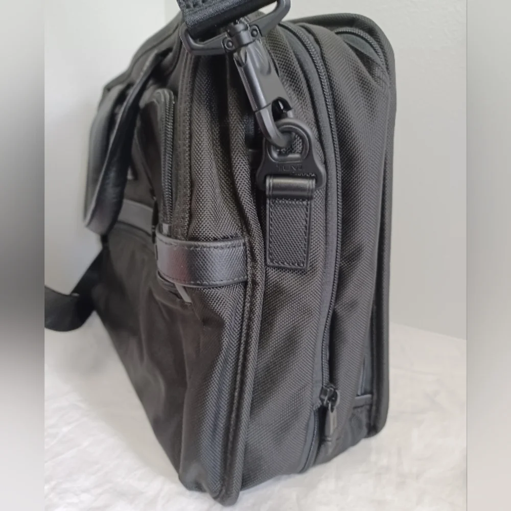 TUMI Alpha ll compact Large screen laptop Briefcase black